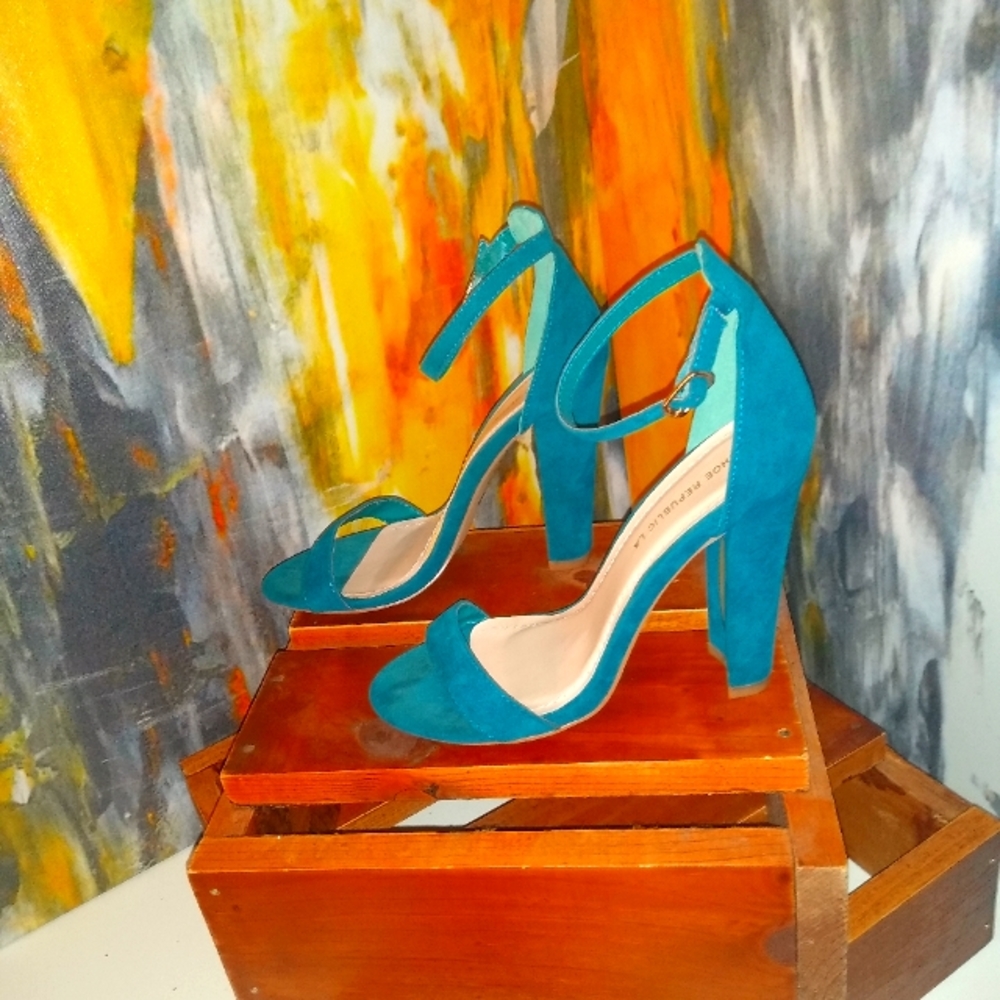 Shoe Republic LA Teal Heels, 7